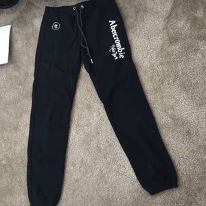 Sweatpants that says Abercrombie